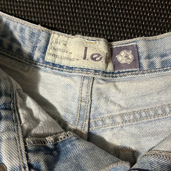 Short shorts - Picture 2 of 4